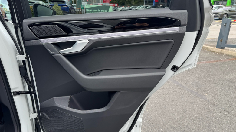 Volkswagen Touareg 3.0 V6 TDI 4Motion Black Edition 5dr Tip Auto Diesel Estate